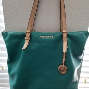 Michael Kors Jet Set Bag